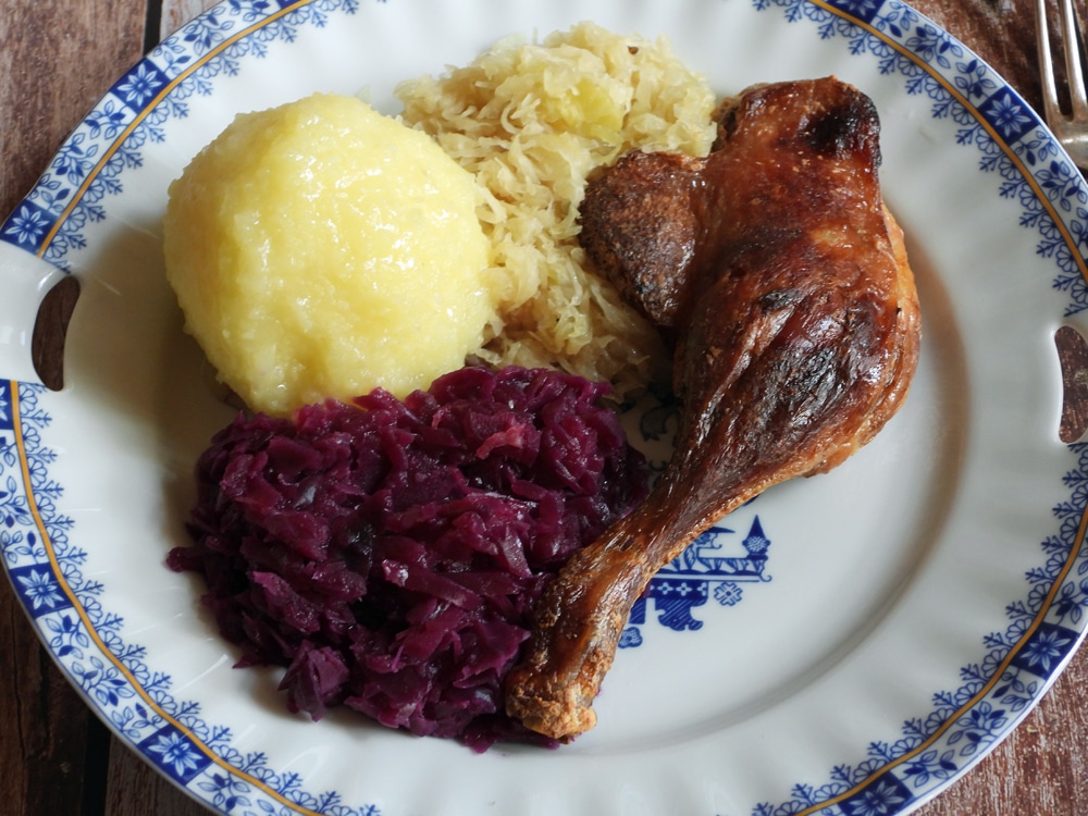 Wenzelsente mit Sauer- und Blaukraut und Kloß